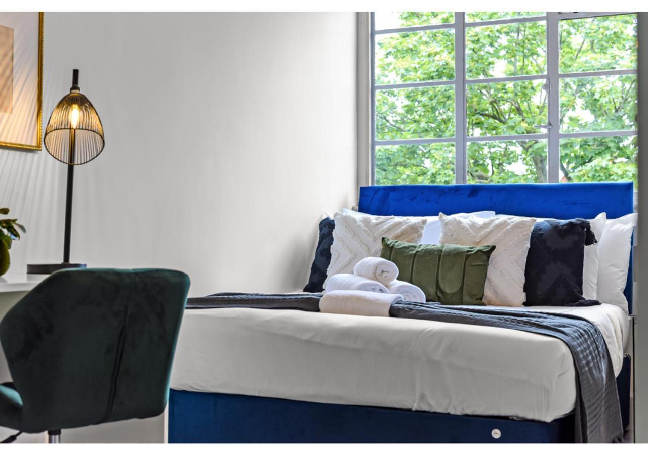 Modern Comforts 2 Bd Flat - Sleeps 5 Appartamento