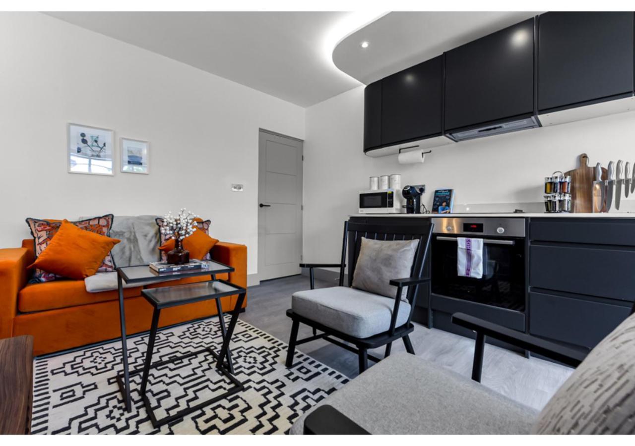 Modern Comforts 2 Bd Flat - Sleeps 5 *